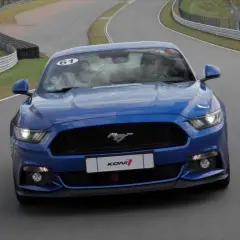 Ford Mustang ile ma koni? Odkryj moc silnika i osiągi modeli