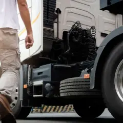 Ile zarabia kierowca tira po Europie? Zaskakujące różnice w wynagrodzeniach
