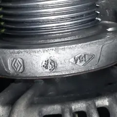 Jak wyciągnąć alternator z Renault Megane bez zbędnych problemów