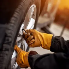 Jak łatwo i bezpiecznie wyjąć koło zapasowe w Citroenie Berlingo – krok po kroku