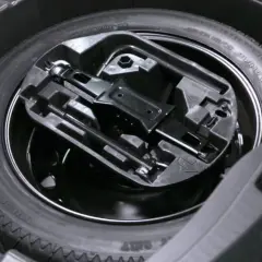 Gdzie jest koło zapasowe w BMW Seria 1? Sprawdź, jak je znaleźć i uniknij problemów!