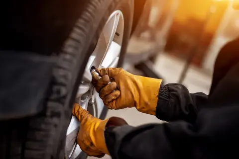 Jak łatwo i bezpiecznie wyjąć koło zapasowe w Citroenie Berlingo – krok po kroku