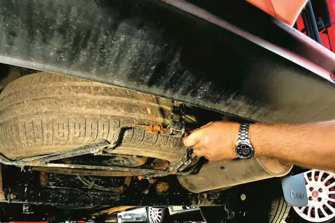 Gdzie dokładnie jest koło zapasowe w Seat Alhambra? Sprawdź lokalizację i rozwiązania
