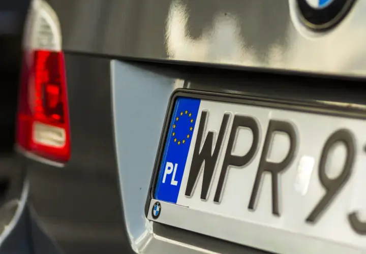 Jak znaleźć kierowcę po numerze rejestracyjnym i uniknąć problemów prawnych