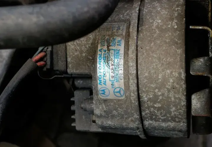 Objawy uszkodzonego regulatora napięcia alternatora – jak je rozpoznać i uniknąć kosztownych napraw