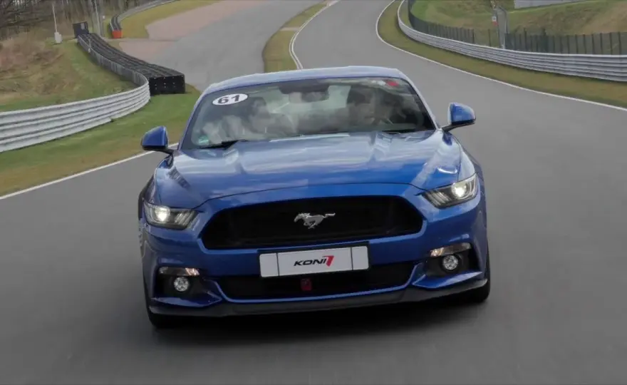 Ford Mustang ile ma koni? Odkryj moc silnika i osiągi modeli