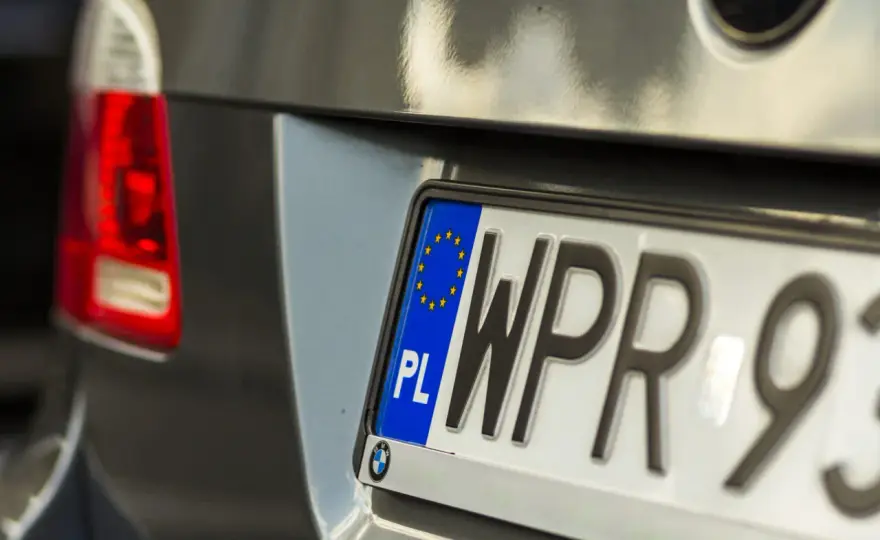 Jak znaleźć kierowcę po numerze rejestracyjnym i uniknąć problemów prawnych