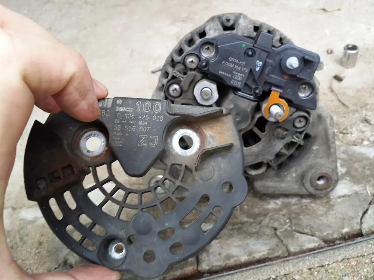 Zdjęcie Jak łatwo i bezpiecznie wymontować alternator w Oplu Meriva 1.7 CDTI – krok po kroku
