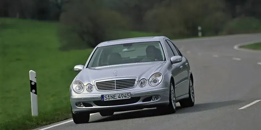 Zdjęcie Mercedes W211 jaki silnik - poznaj najlepsze opcje i ich wady